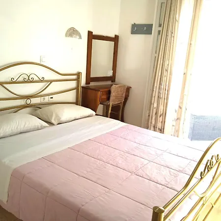 The Apartahotel Perissa (Santorini)