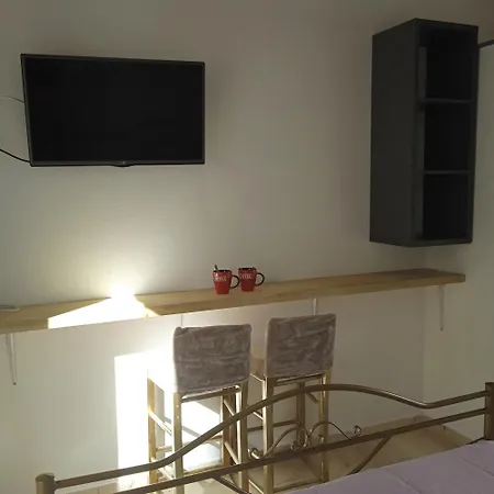 The Apartahotel Perissa (Santorini)