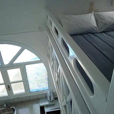 Aparthotel The Perissa (Santorini)