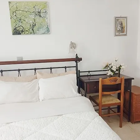 The Apart-hotel Perissa (Santorini)