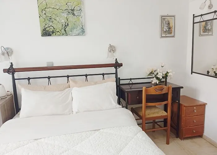 The Apart Otel Perissa (Santorini)