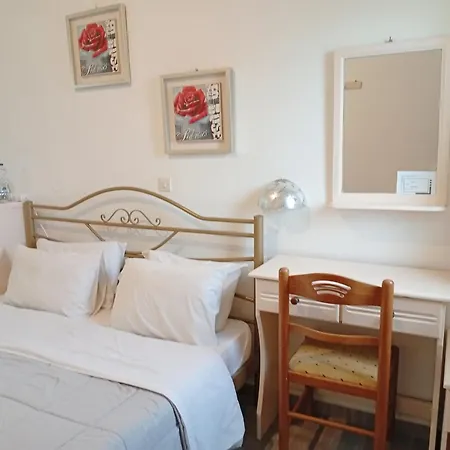 Aparthotel The Perissa (Santorini)